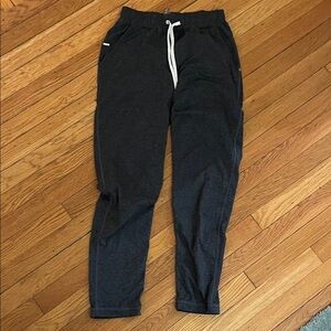 Vuori Men’s Small Charcoal Jogger Pants